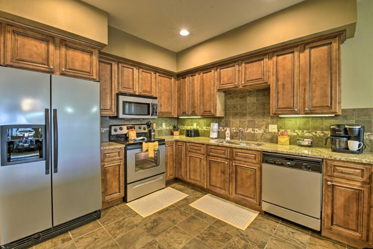 Inviting Branson Condo With Outdoor Dining Area Esterno foto